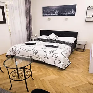  Apartament Black & White Apartment Prague By Wenceslas Square And Muzeum