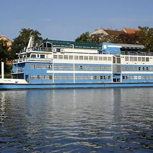 Botel Vodnik, Prague